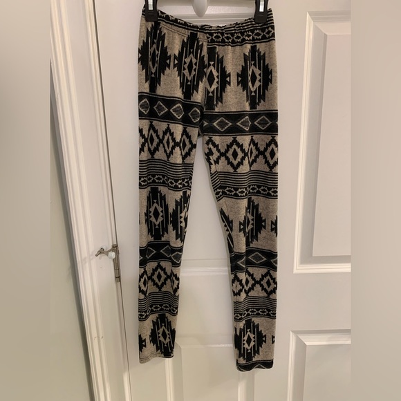 SEE YOU MONDAY LA β’ Winter Leggings - Picture 2 of 7